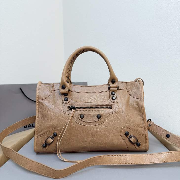 Picture of Balenciaga Handbags _SKUfw224475553fw